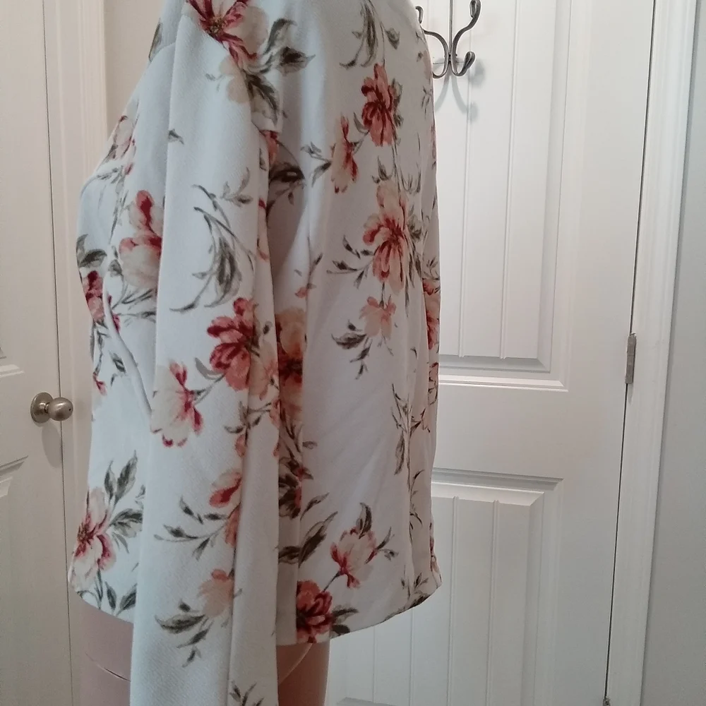 2-$10... Uno Love Floral Open-Front Women's Jacket Size M